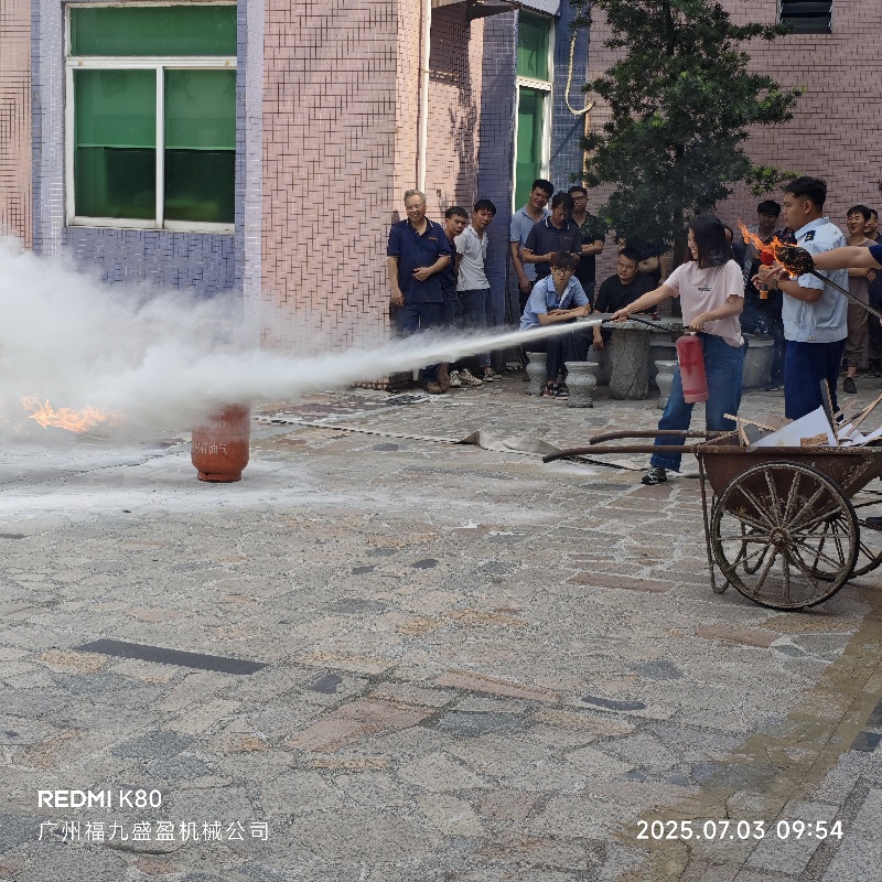 夏（xià）季消防實踐,美女們一槍搞定